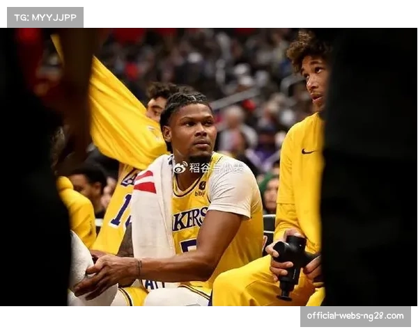 湖人锋线大闸攻防俱佳状态正热却再遭伤病困扰令人担忧